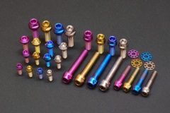 64チタン製ボルト